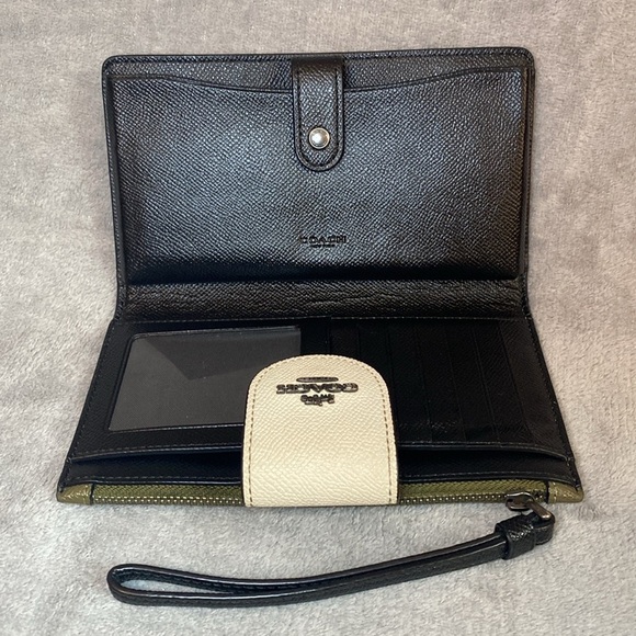 🤎COACH🤎Phone Wallet In Color Block/Olive Green & Off White/EUC - Picture 10 of 12